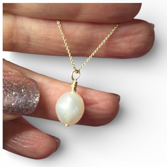 Ivory Freshwater Pearl on 9ct Gold Chain