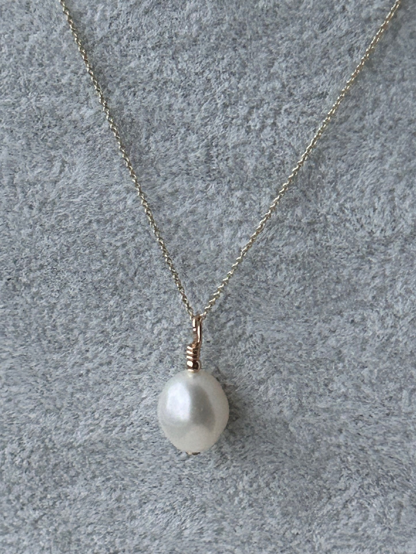 Ivory Freshwater Pearl on 9ct Gold Chain