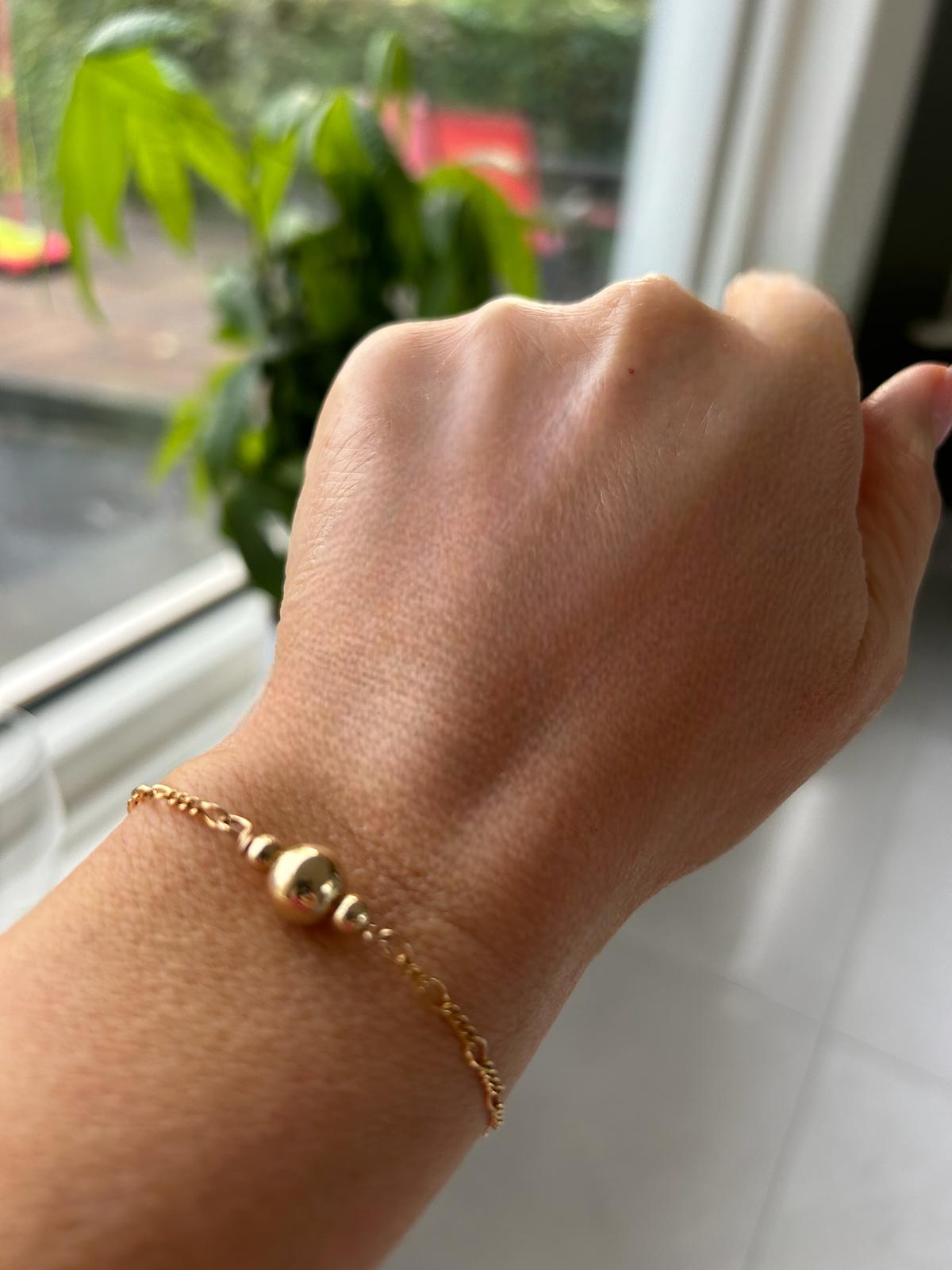 Beautiful Gold 3 ball bracelet.