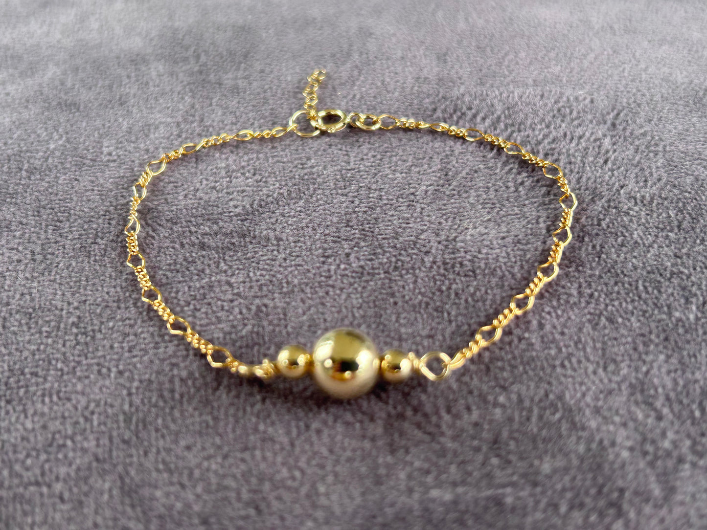 Beautiful Gold 3 ball bracelet.