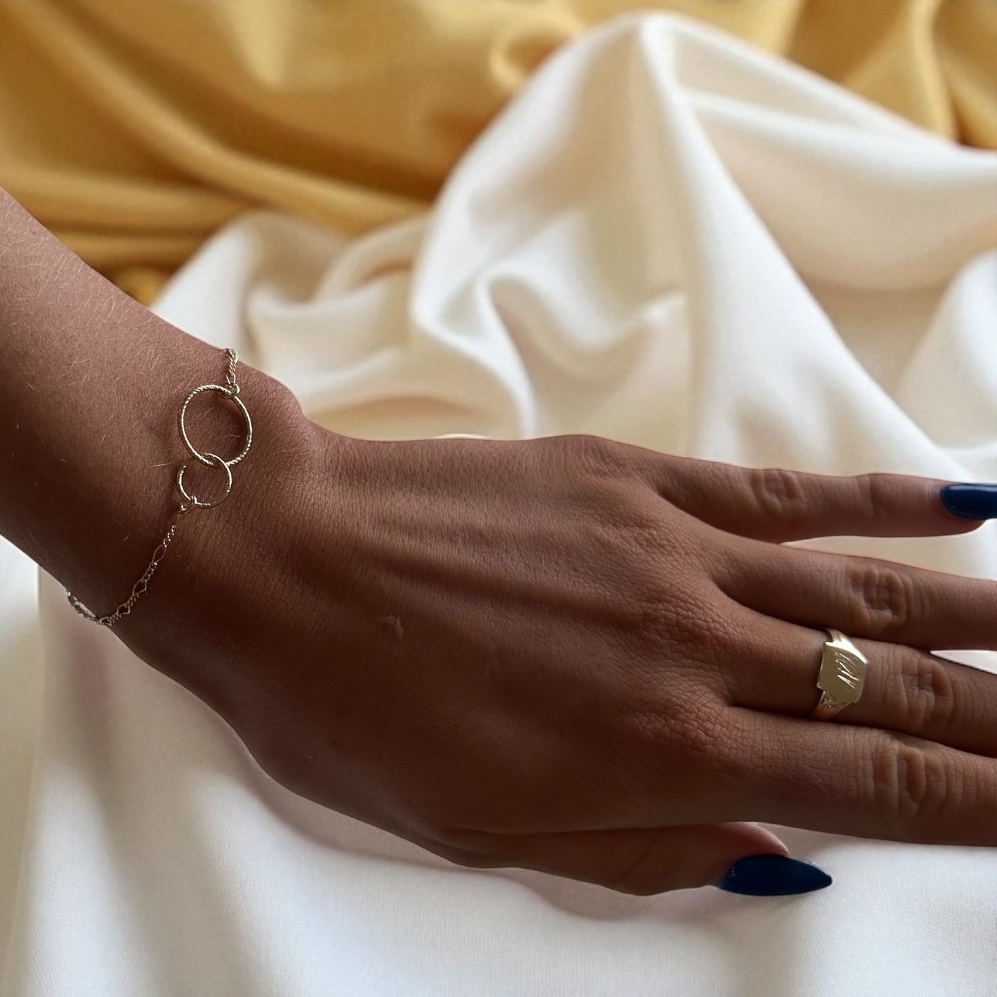 Interlocking Circle Bracelet (14K Gold Filled)